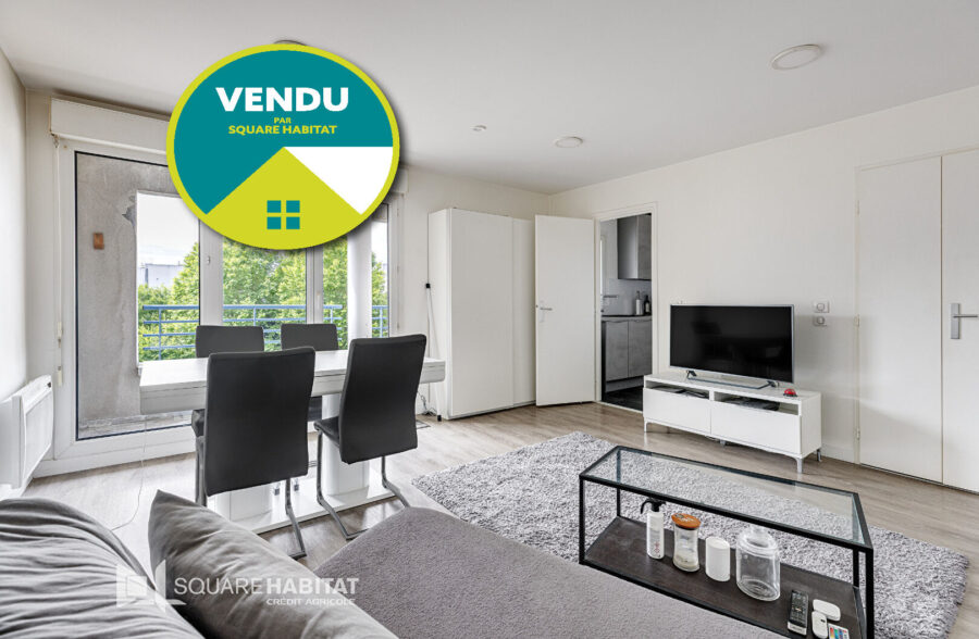 LILLE VAUBAN IESEG : Type 2 de 50m²  rénové avec terrasse et place de parking