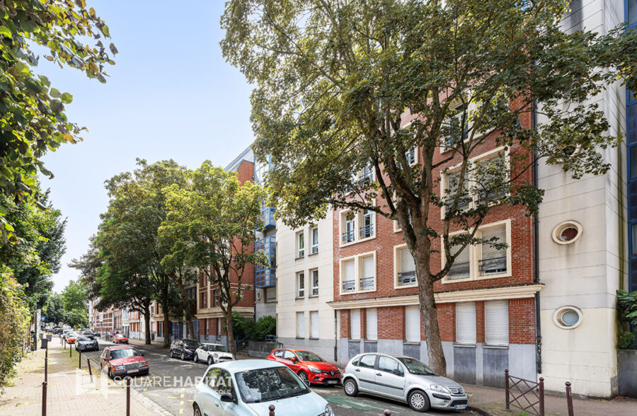 LILLE VAUBAN IESEG : Type 2 de 50m²  rénové avec terrasse et place de parking