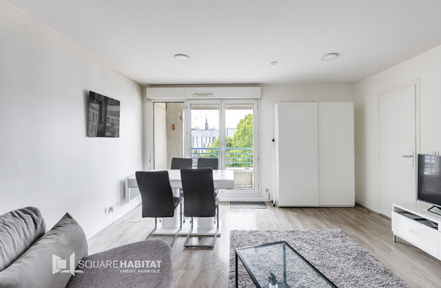 LILLE VAUBAN IESEG : Type 2 de 50m²  rénové avec terrasse et place de parking