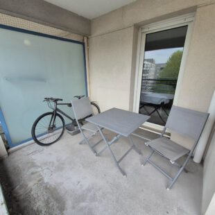 LILLE VAUBAN IESEG : Type 2 de 50m²  rénové avec terrasse et place de parking