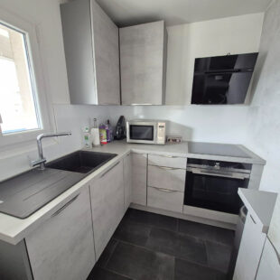 LILLE VAUBAN IESEG : Type 2 de 50m²  rénové avec terrasse et place de parking