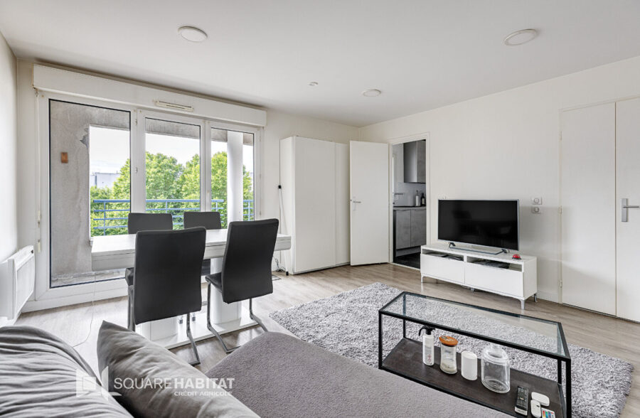 LILLE VAUBAN IESEG : Type 2 de 50m²  rénové avec terrasse et place de parking