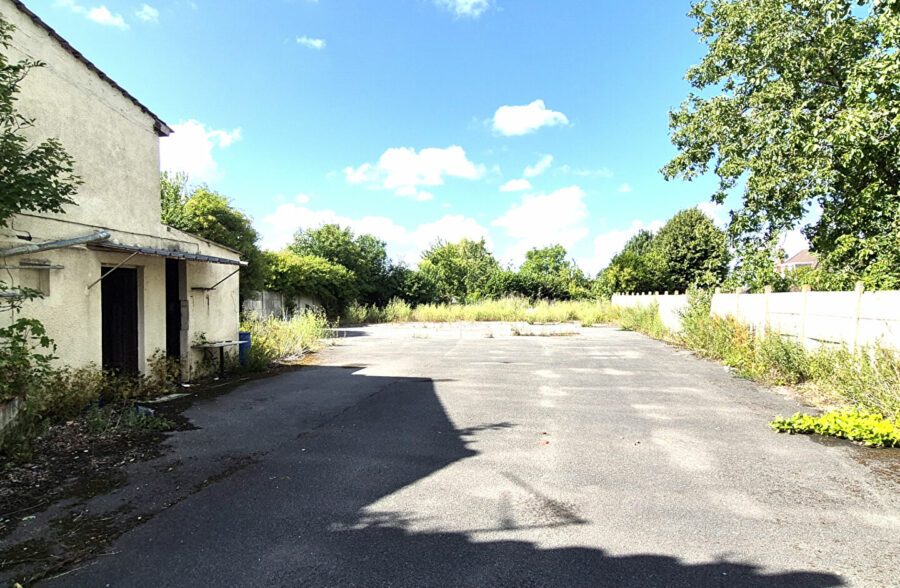 ENSEMBLE IMMOBILIER 15 pièce(s) 500 m2