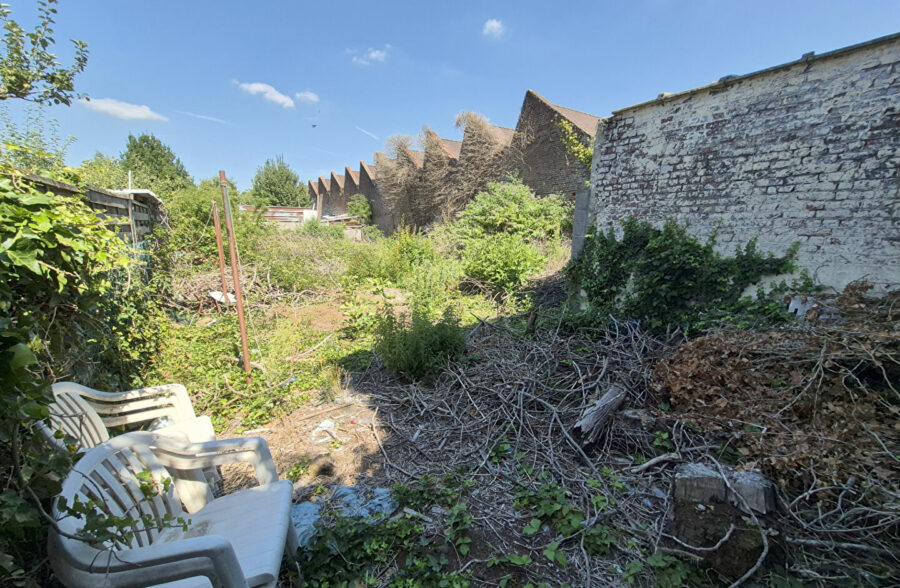 À Vendre : Spacieuse Maison 175m² 7 chambres 400m² de terrain sur Roubaix à la Limite de Wattrelos. 180 000€ FAI !!!