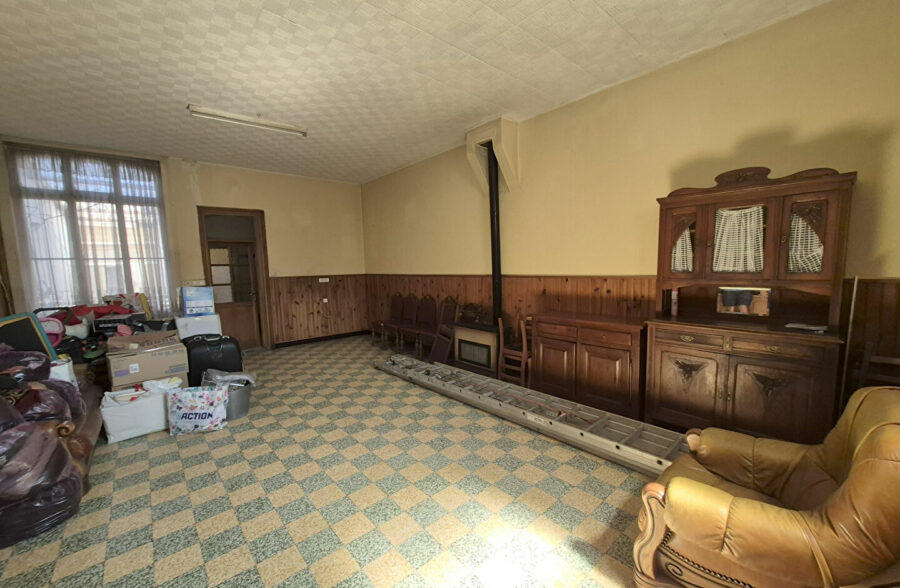 À Vendre : Spacieuse Maison 175m² 7 chambres 400m² de terrain sur Roubaix à la Limite de Wattrelos. 180 000€ FAI !!!