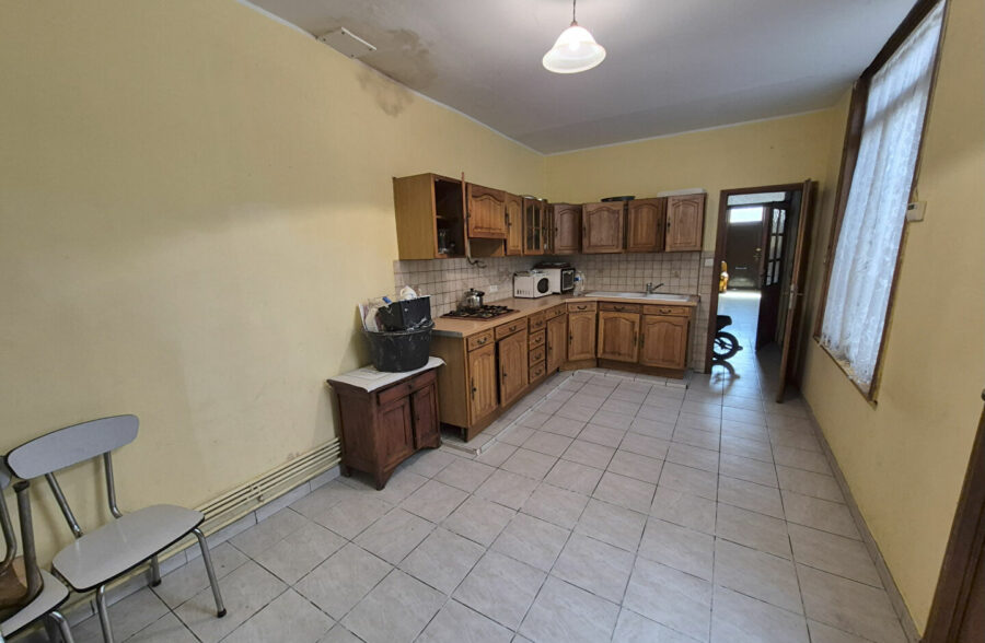 À Vendre : Spacieuse Maison 175m² 7 chambres 400m² de terrain sur Roubaix à la Limite de Wattrelos. 180 000€ FAI !!!