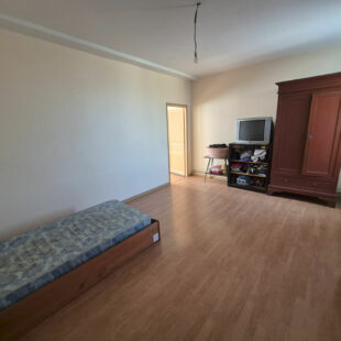 À Vendre : Spacieuse Maison 175m² 7 chambres 400m² de terrain sur Roubaix à la Limite de Wattrelos. 180 000€ FAI !!!