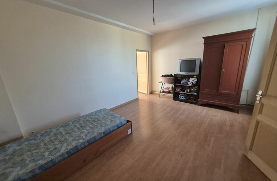 À Vendre : Spacieuse Maison 175m² 7 chambres 400m² de terrain sur Roubaix à la Limite de Wattrelos. 180 000€ FAI !!!