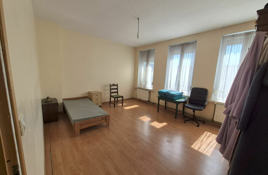 À Vendre : Spacieuse Maison 175m² 7 chambres 400m² de terrain sur Roubaix à la Limite de Wattrelos. 180 000€ FAI !!!