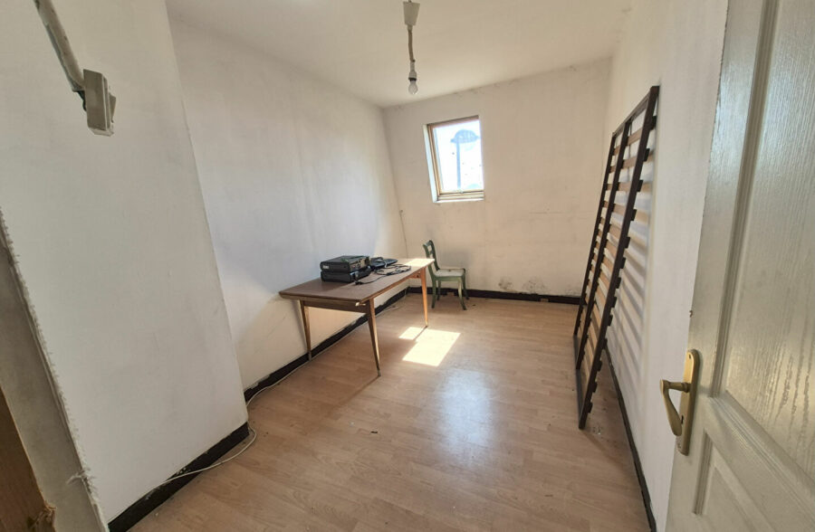 À Vendre : Spacieuse Maison 175m² 7 chambres 400m² de terrain sur Roubaix à la Limite de Wattrelos. 180 000€ FAI !!!