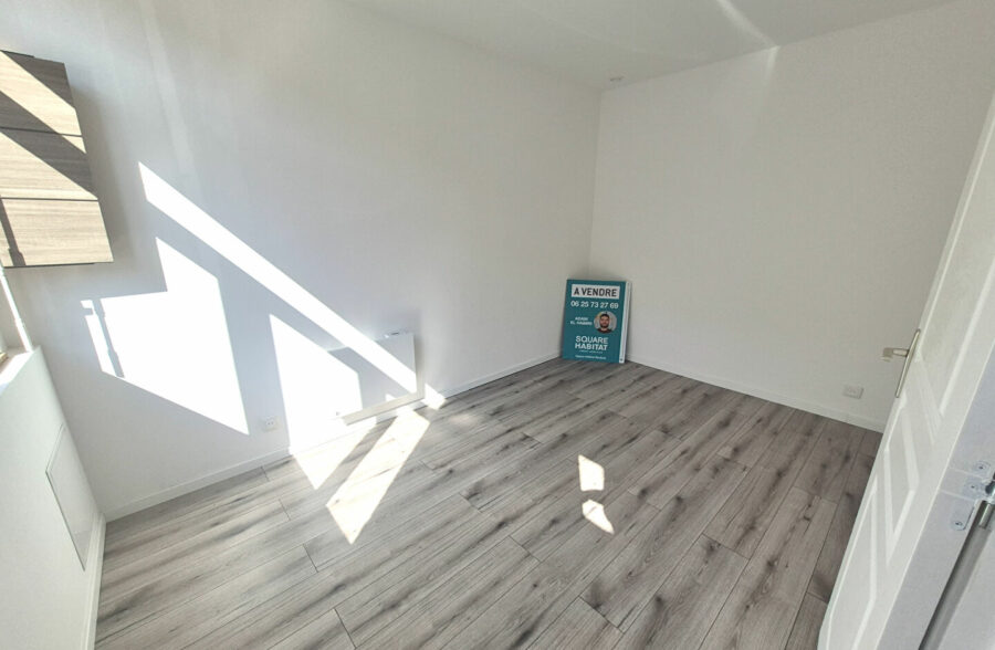 À Vendre : Maison Entièrement Rénovée en 2024 à Roubaix, accès PMR 3 chambre + bureau+ 2 SDB + extérieur, 146 000€ FAI !!!