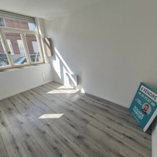 À Vendre : Maison Entièrement Rénovée en 2024 à Roubaix, accès PMR 3 chambre + bureau+ 2 SDB + extérieur, 146 000€ FAI !!!