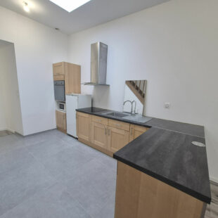 À Vendre : Maison Entièrement Rénovée en 2024 à Roubaix, accès PMR 3 chambre + bureau+ 2 SDB + extérieur, 146 000€ FAI !!!