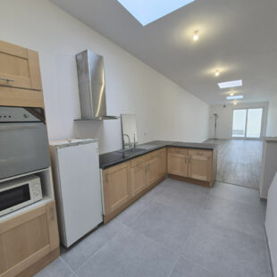 À Vendre : Maison Entièrement Rénovée en 2024 à Roubaix, accès PMR 3 chambre + bureau+ 2 SDB + extérieur, 146 000€ FAI !!!