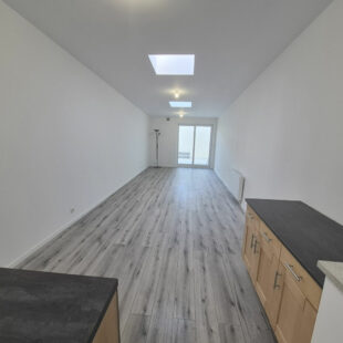 À Vendre : Maison Entièrement Rénovée en 2024 à Roubaix, accès PMR 3 chambre + bureau+ 2 SDB + extérieur, 146 000€ FAI !!!