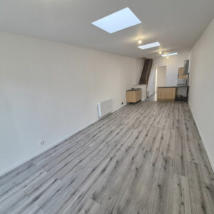 À Vendre : Maison Entièrement Rénovée en 2024 à Roubaix, accès PMR 3 chambre + bureau+ 2 SDB + extérieur, 146 000€ FAI !!!