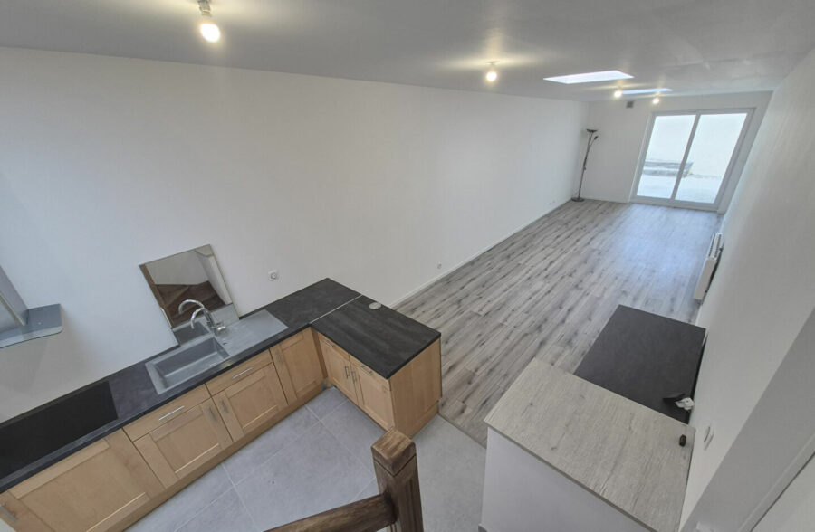 À Vendre : Maison Entièrement Rénovée en 2024 à Roubaix, accès PMR 3 chambre + bureau+ 2 SDB + extérieur, 146 000€ FAI !!!