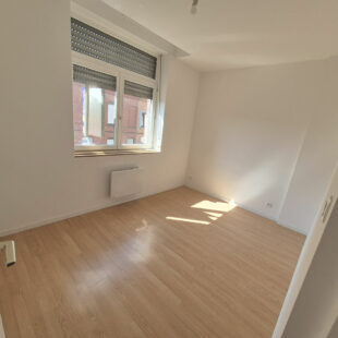 À Vendre : Maison Entièrement Rénovée en 2024 à Roubaix, accès PMR 3 chambre + bureau+ 2 SDB + extérieur, 146 000€ FAI !!!