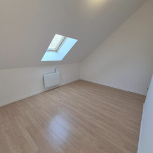À Vendre : Maison Entièrement Rénovée en 2024 à Roubaix, accès PMR 3 chambre + bureau+ 2 SDB + extérieur, 146 000€ FAI !!!