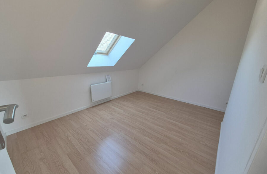 À Vendre : Maison Entièrement Rénovée en 2024 à Roubaix, accès PMR 3 chambre + bureau+ 2 SDB + extérieur, 146 000€ FAI !!!