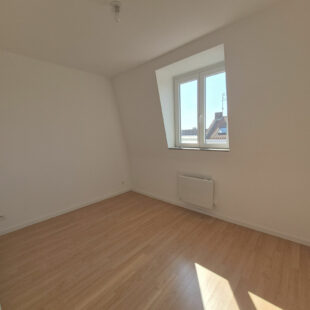 À Vendre : Maison Entièrement Rénovée en 2024 à Roubaix, accès PMR 3 chambre + bureau+ 2 SDB + extérieur, 146 000€ FAI !!!