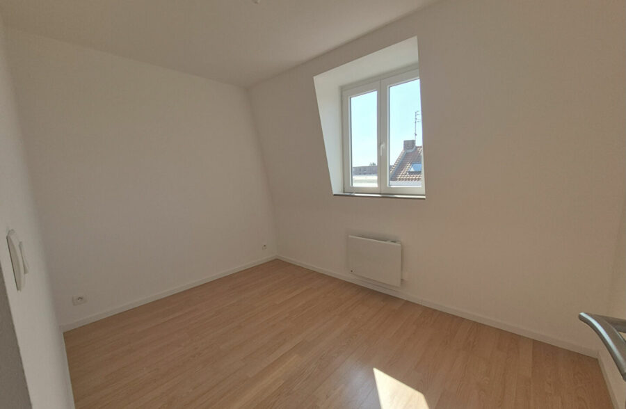 À Vendre : Maison Entièrement Rénovée en 2024 à Roubaix, accès PMR 3 chambre + bureau+ 2 SDB + extérieur, 146 000€ FAI !!!