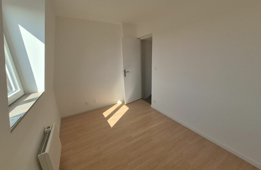 À Vendre : Maison Entièrement Rénovée en 2024 à Roubaix, accès PMR 3 chambre + bureau+ 2 SDB + extérieur, 146 000€ FAI !!!