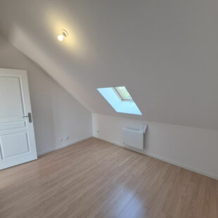 À Vendre : Maison Entièrement Rénovée en 2024 à Roubaix, accès PMR 3 chambre + bureau+ 2 SDB + extérieur, 146 000€ FAI !!!