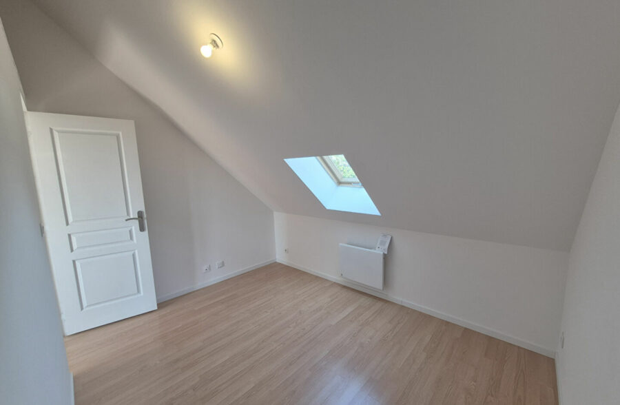 À Vendre : Maison Entièrement Rénovée en 2024 à Roubaix, accès PMR 3 chambre + bureau+ 2 SDB + extérieur, 146 000€ FAI !!!