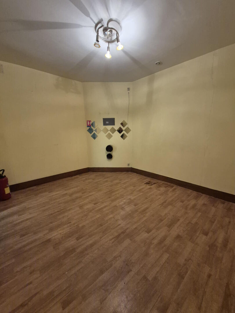 Immeuble Local Commercial avec Appartement Loué