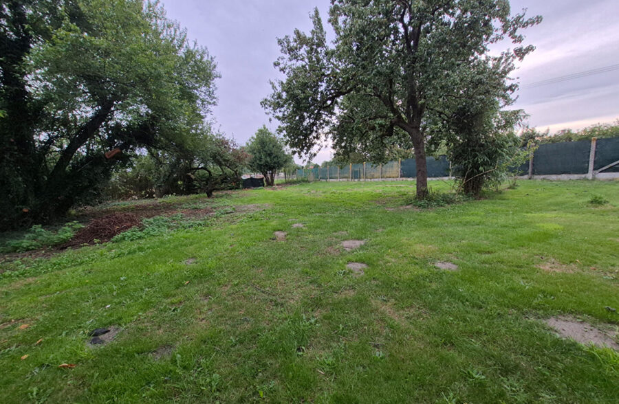 HERGNIES Terrain constructible de 1300m²