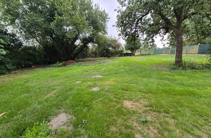 HERGNIES Terrain constructible de 1300m²