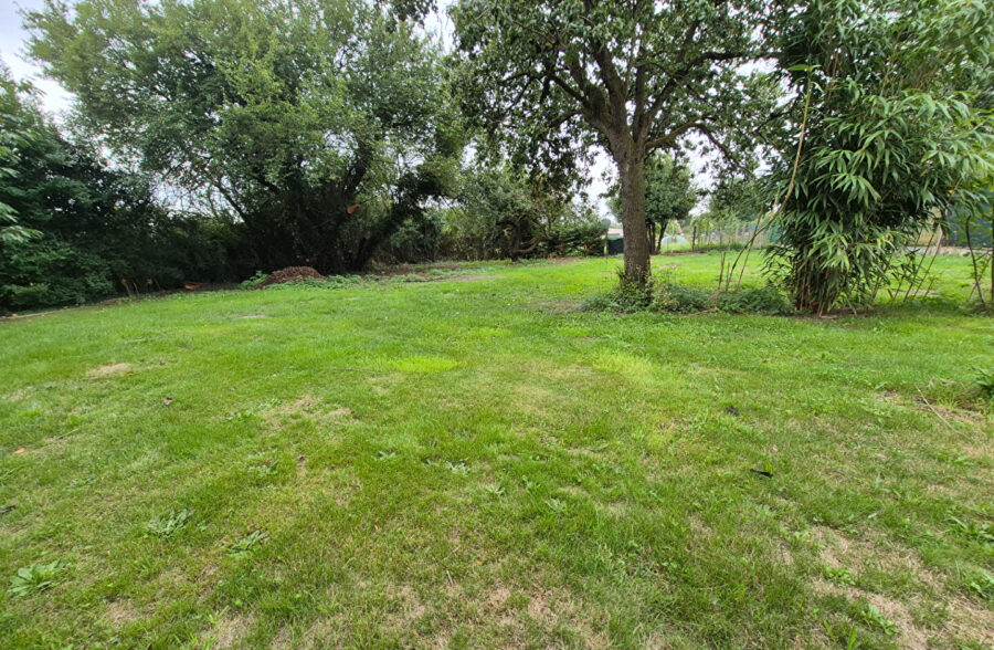 HERGNIES Terrain constructible de 1300m²