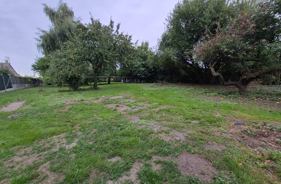 HERGNIES Terrain constructible de 1300m²