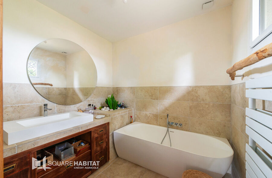 PLAIN PIED DE 160 M² AVEC SOUS SOL COMPLET