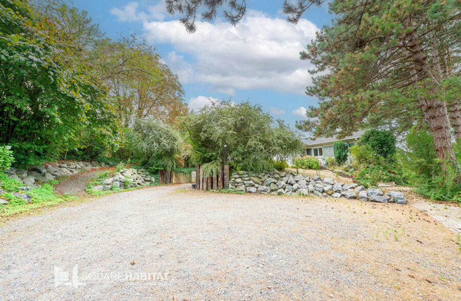 PLAIN PIED DE 160 M² AVEC SOUS SOL COMPLET