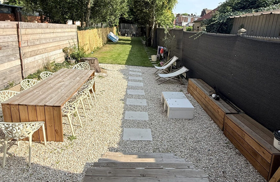 Maison INDIVIDUELLE sur 400 m² de parcelle.