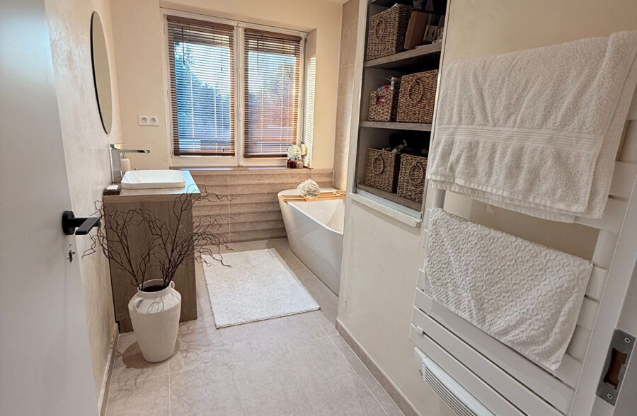 Maison INDIVIDUELLE sur 400 m² de parcelle.