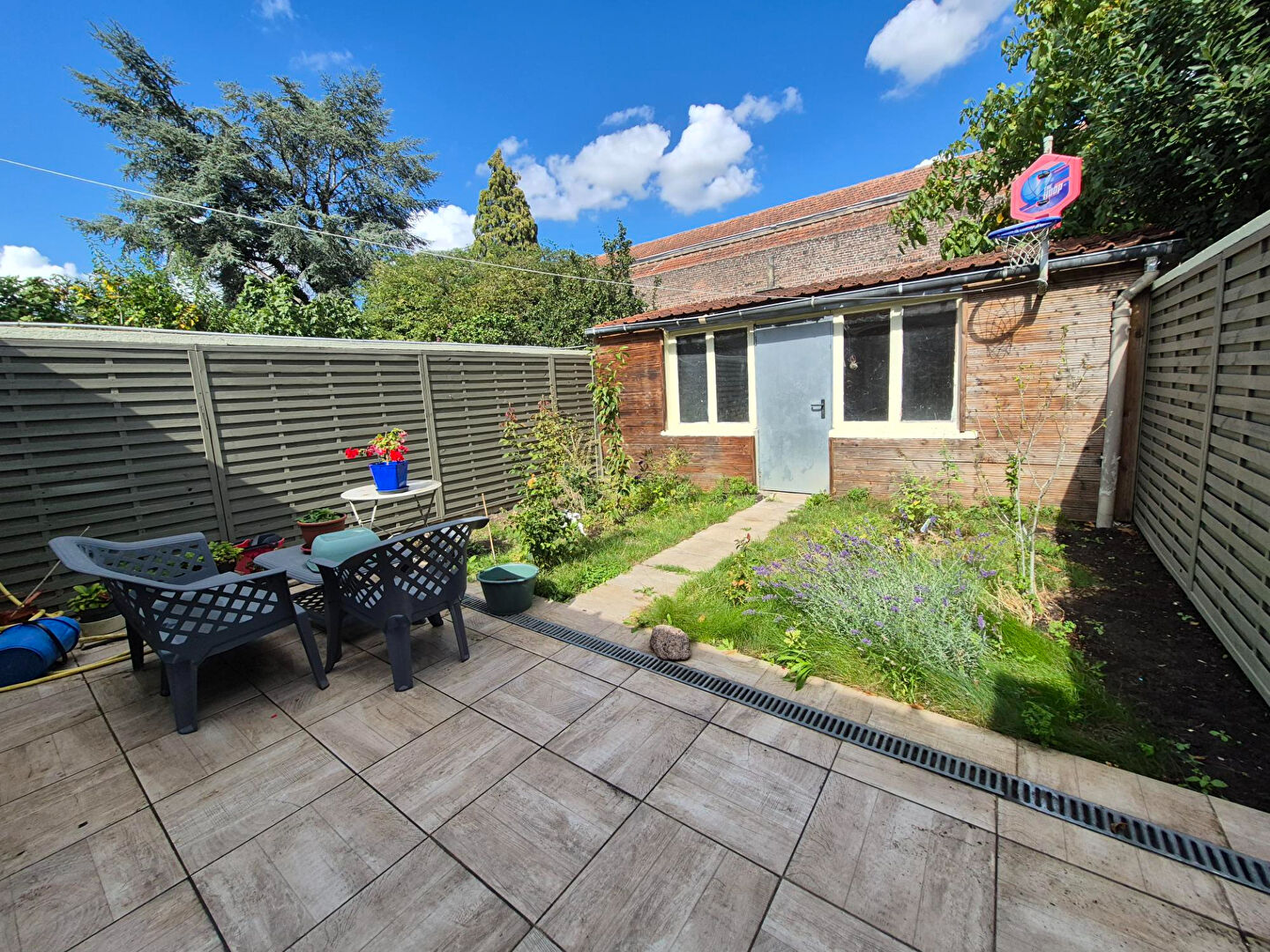 Maison avec jardin garage et 2 très grandes chambres
