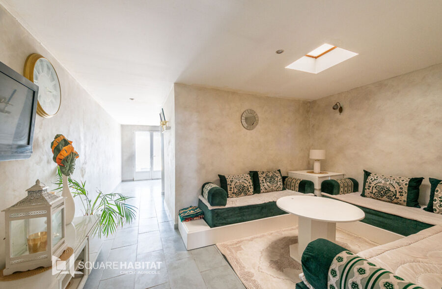 Maison de ville comprenant 2 chambres et jardin