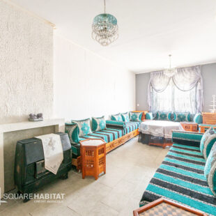 Maison de ville comprenant 2 chambres et jardin