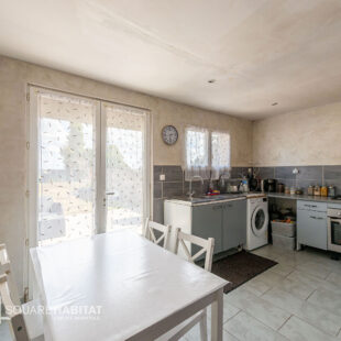 Maison de ville comprenant 2 chambres et jardin