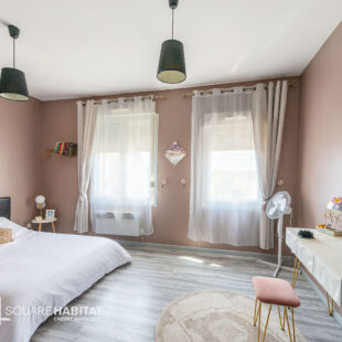 Maison de ville comprenant 2 chambres et jardin