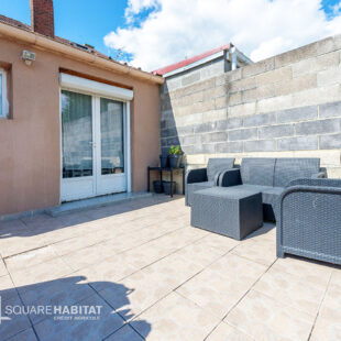 Maison de ville comprenant 2 chambres et jardin