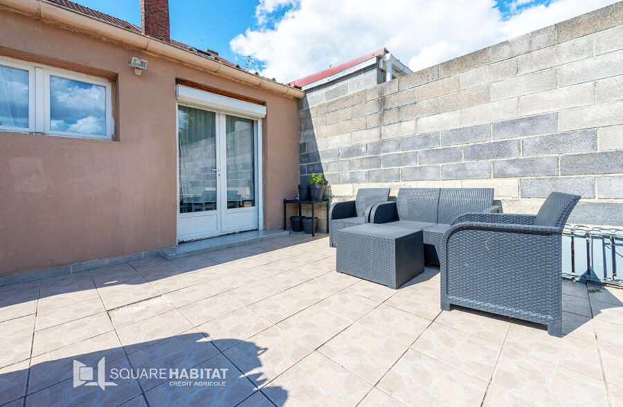 Maison de ville comprenant 2 chambres et jardin