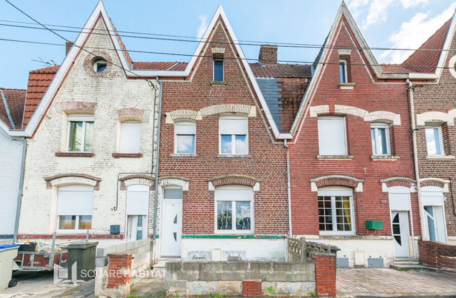 Maison de ville comprenant 2 chambres et jardin