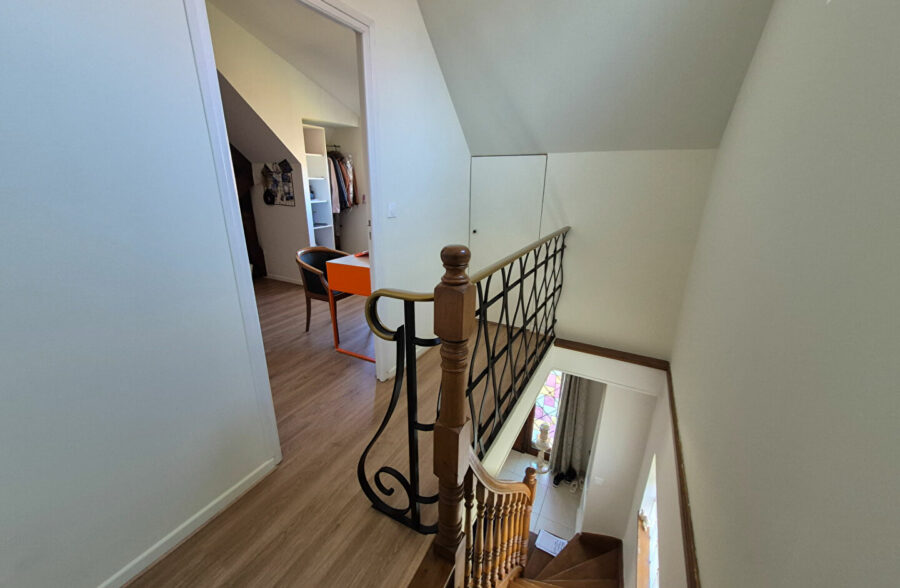 Maison INDIVIDUELLE se Semi Plain Pied, sous-sol, garage,jardin