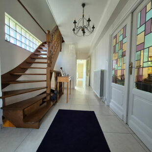 Maison INDIVIDUELLE se Semi Plain Pied, sous-sol, garage,jardin