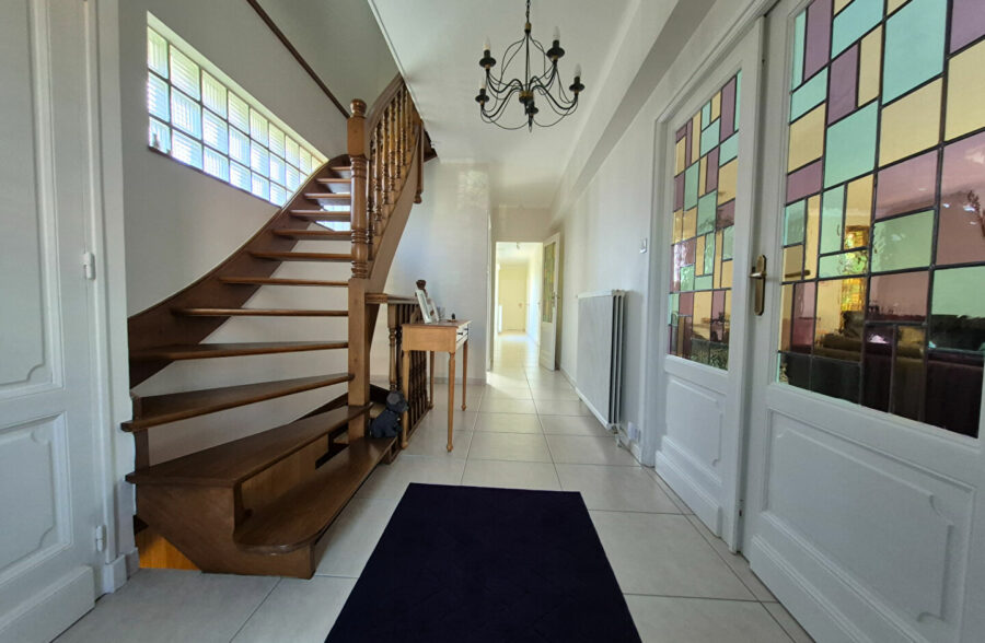 Maison INDIVIDUELLE se Semi Plain Pied, sous-sol, garage,jardin