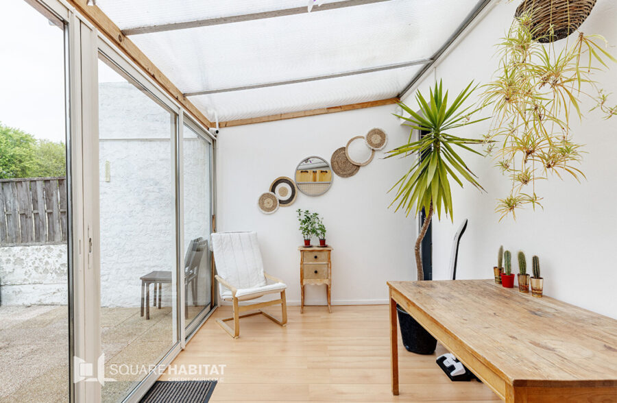 Maison lumineuse 3 chambres et bureau, jardin, garage 50m²